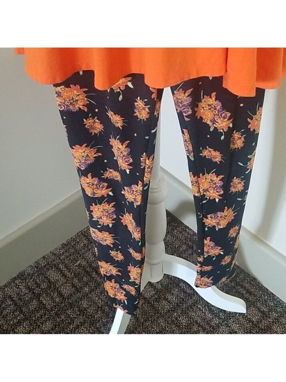 LULAROE 2 PIECE SZ XS TUNIC WITH LEGGINGS - Picture 3 of 7